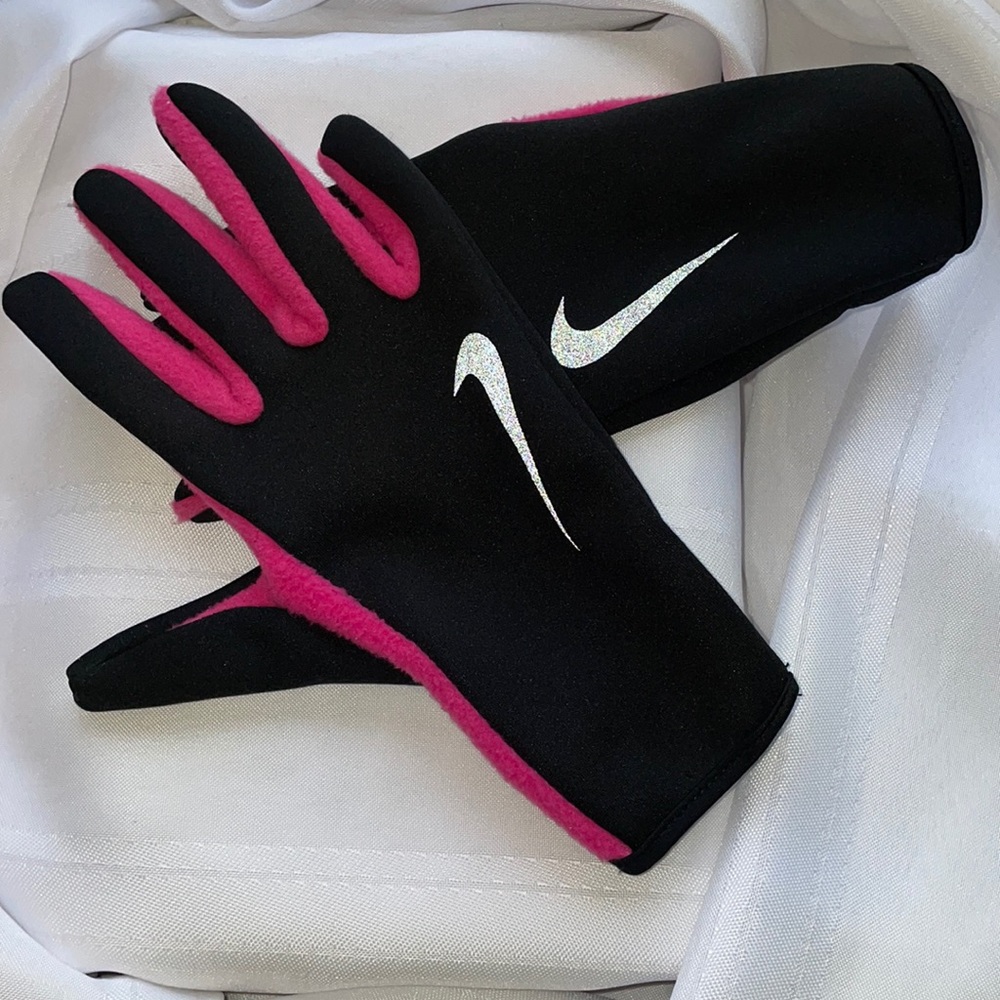 Women’s Athletic NIKE gloves